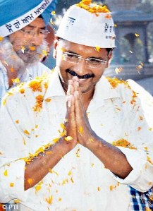 article-2606258-1D26451200000578-217_306x423